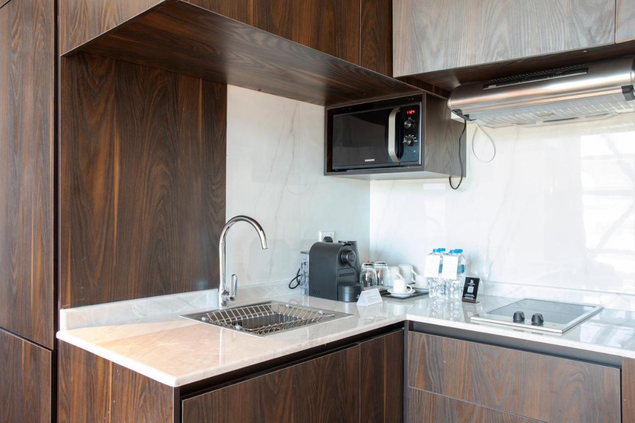 Century Marina Hotel - Lusail Exterior foto A kitchen in a hotel