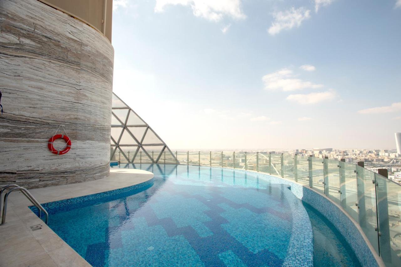 Century Marina Hotel - Lusail Exterior foto The pool at the 360° Sky Lounge