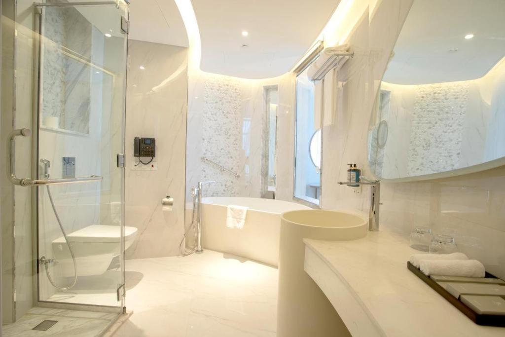 Century Marina Hotel - Lusail Exterior foto Bathroom